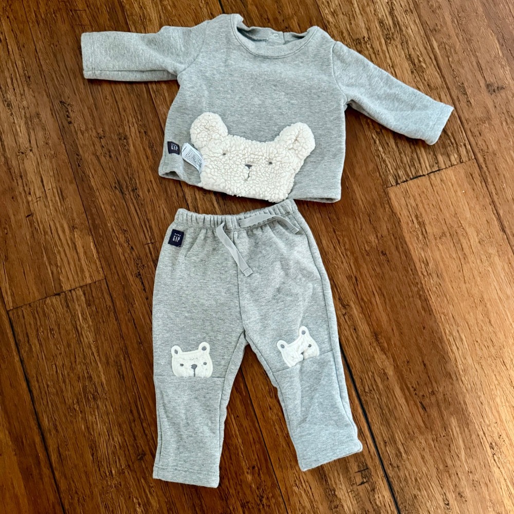 Baby Gap Gray Bear Sherpa Fleece Sweatshirt and Jogger Set 0-3 Months